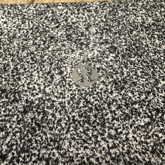 🖤🤍 LULULEMON Wunder Under Hi-Rise Pant - Luon Spray Jacquard White/Black 🤍🖤 - Picture 6 of 6